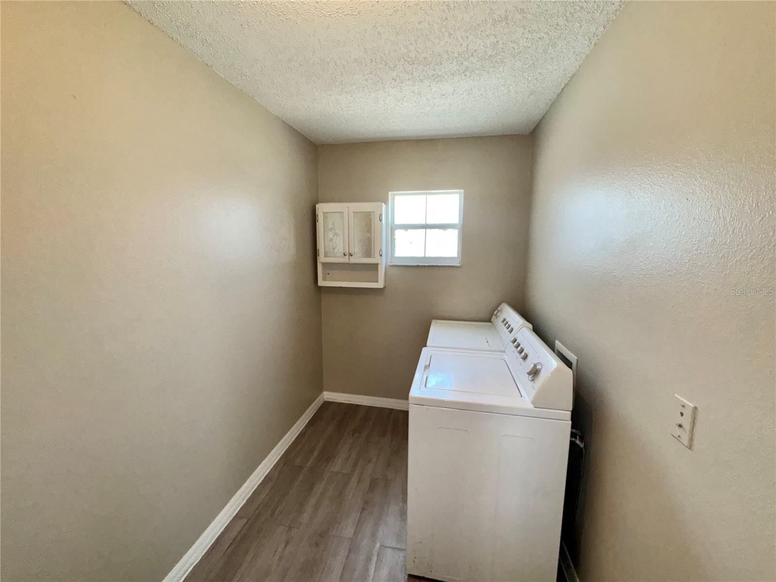 1011 Morvan Ln Property Photo 3