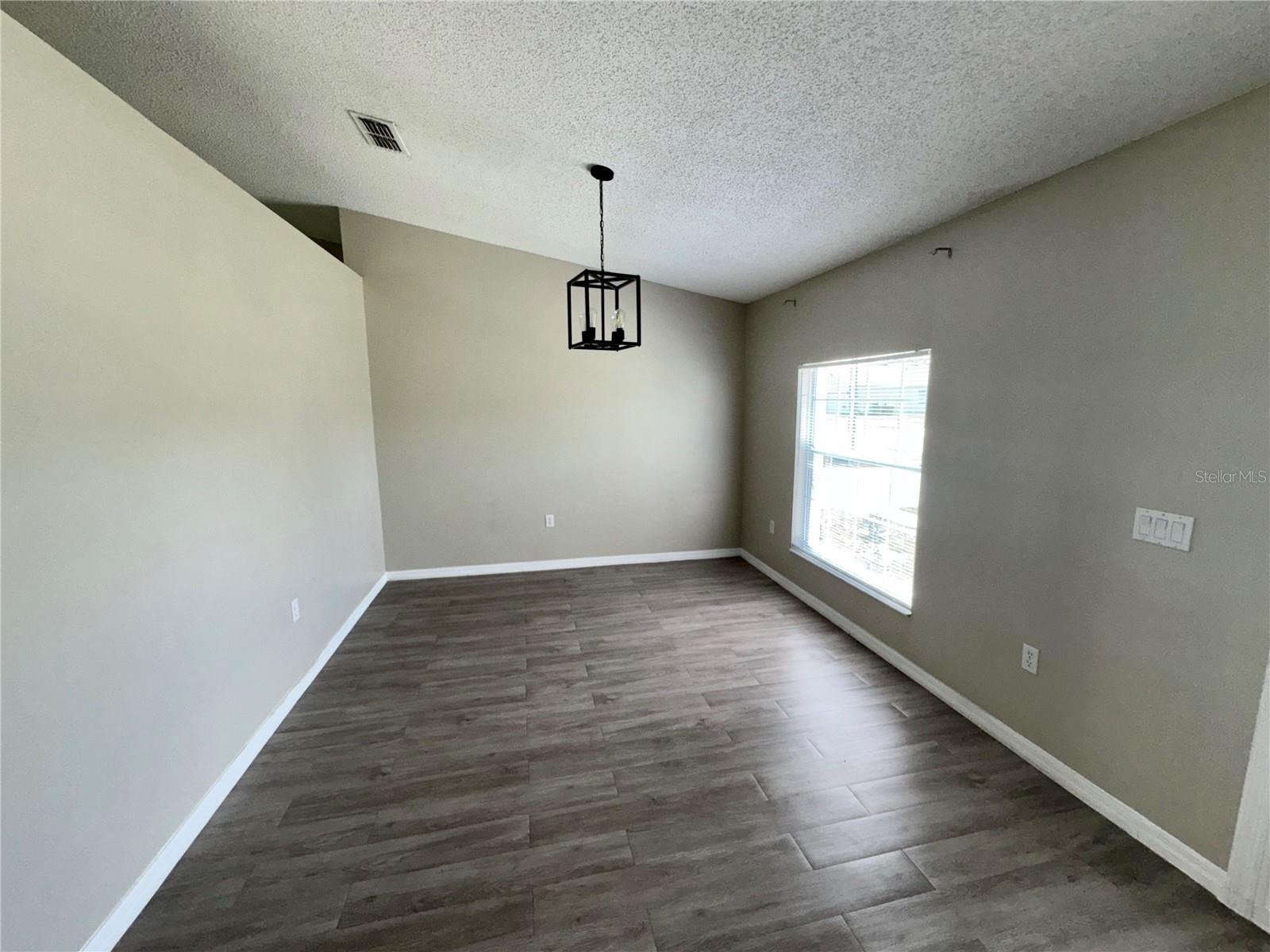 1011 Morvan Ln Property Photo 8