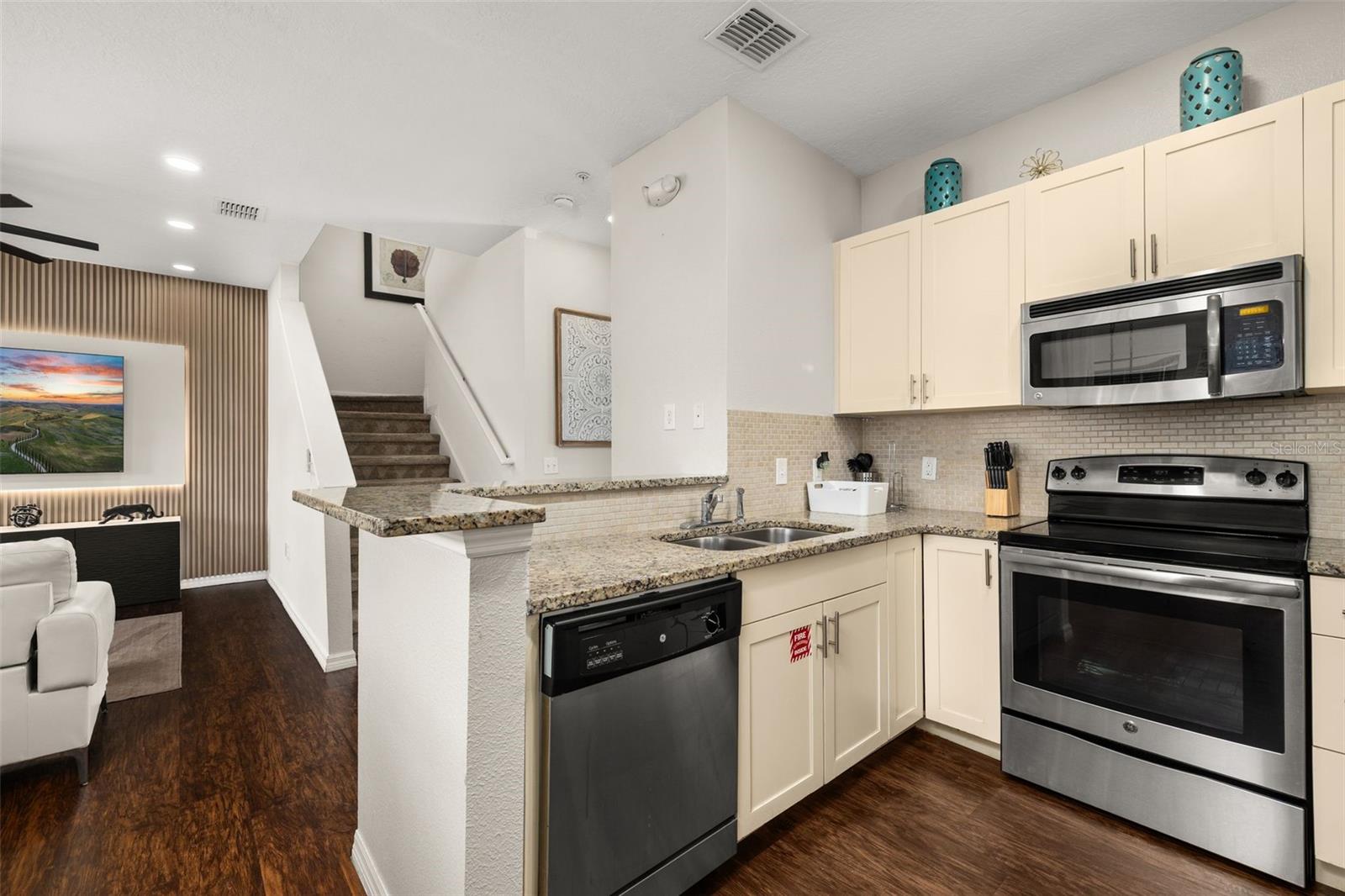 5370 Diplomat Ct #108 Property Photo 13