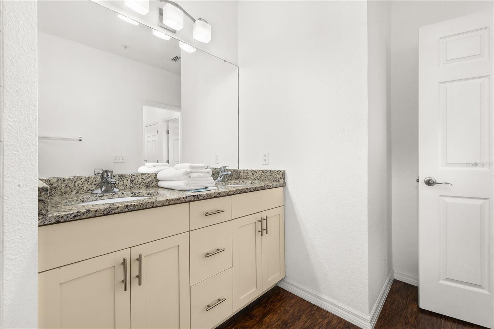 5370 Diplomat Ct #108 Property Photo 39