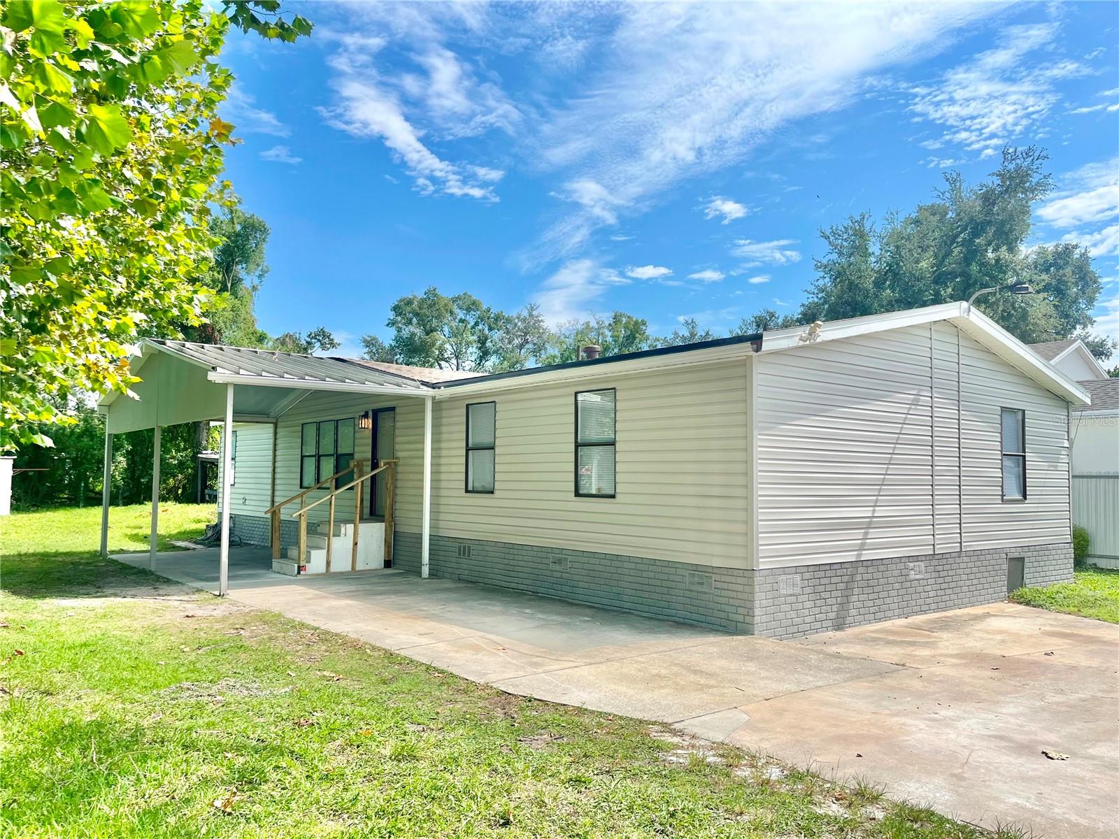 109 3rd St Property Photo 1