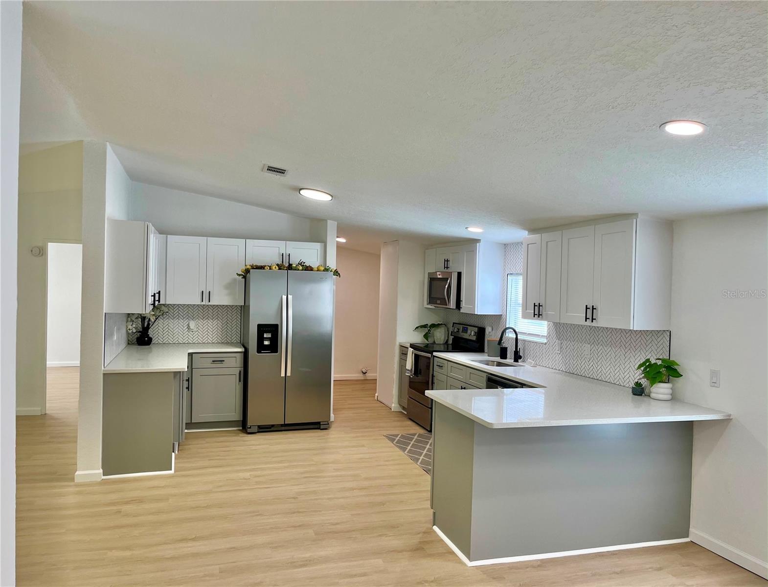 109 3rd St Property Photo 2