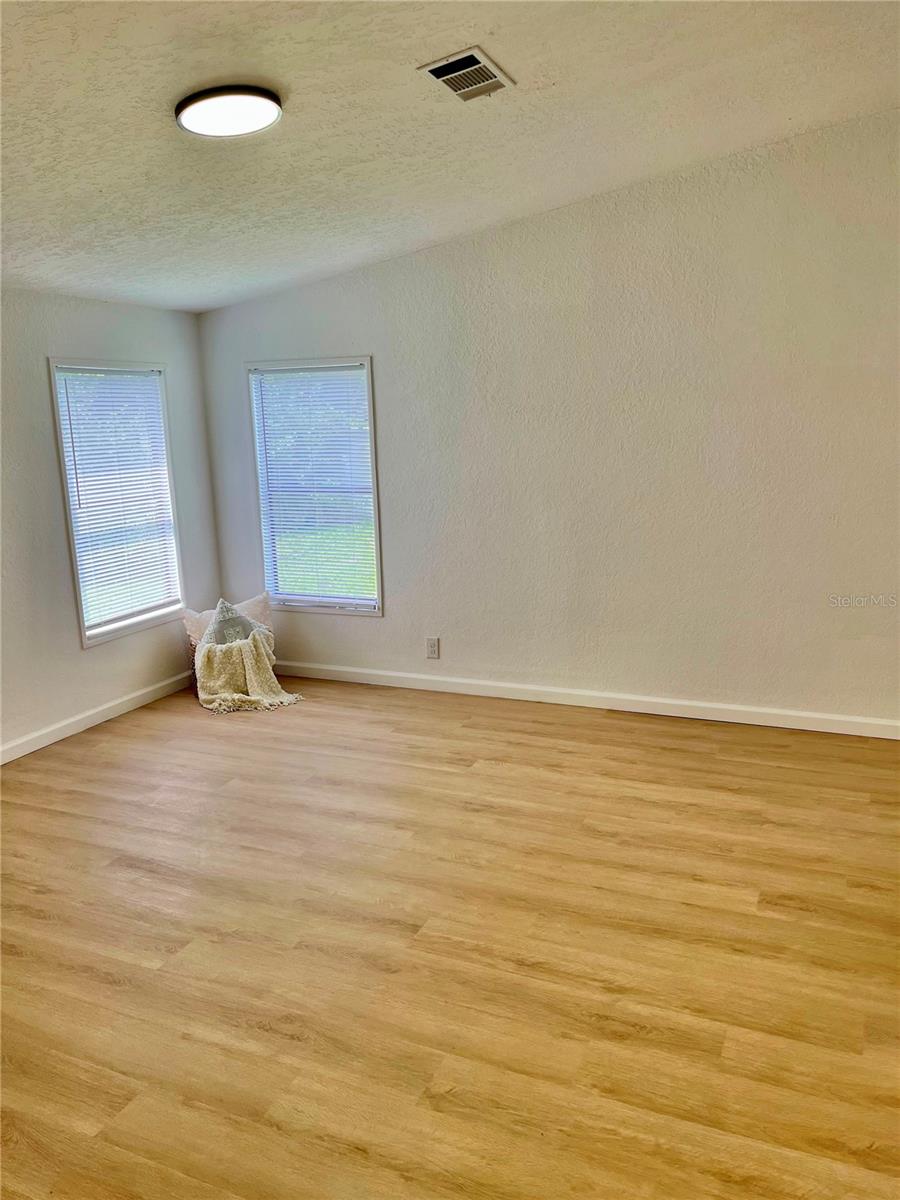 109 3rd St Property Photo 10