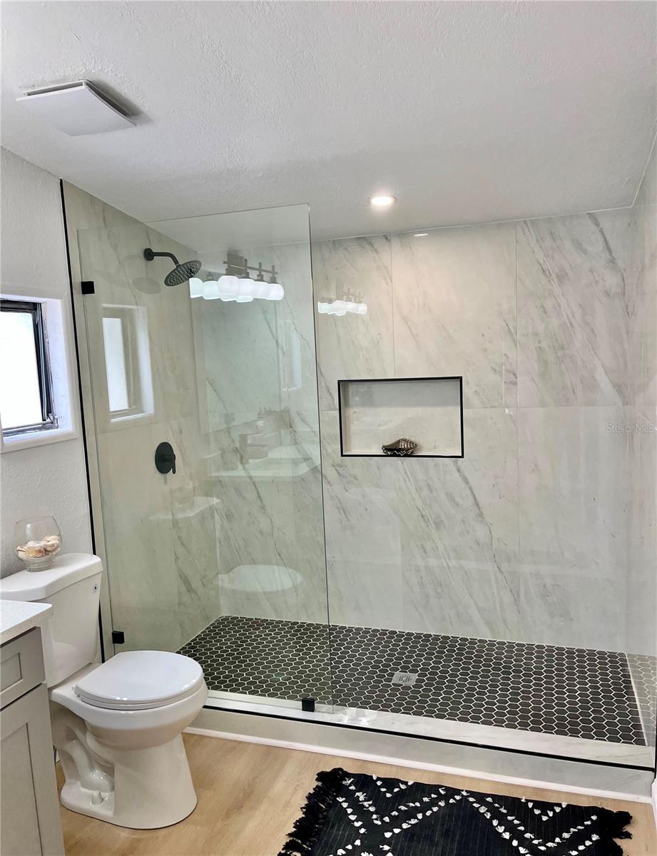 109 3rd St Property Photo 11