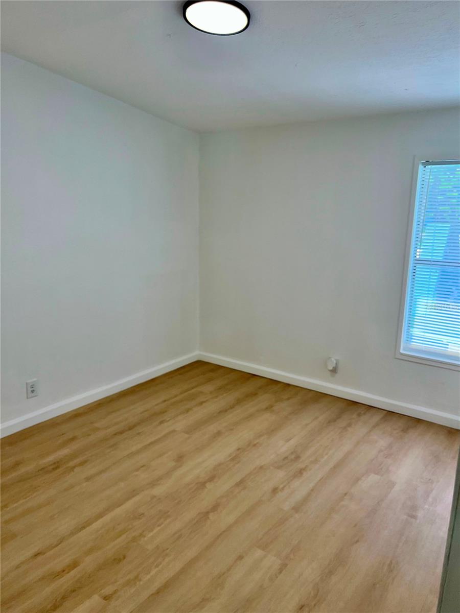 109 3rd St Property Photo 13