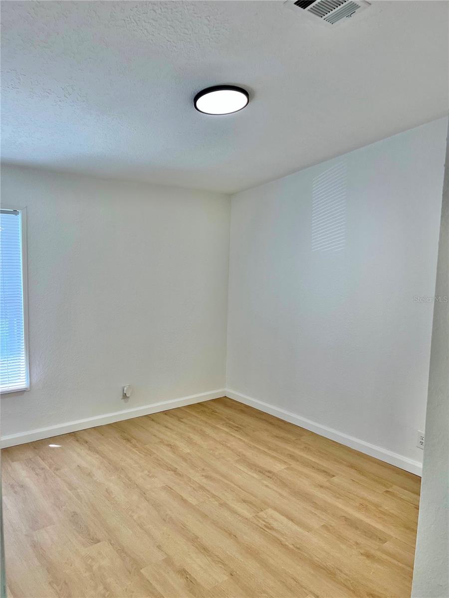 109 3rd St Property Photo 14