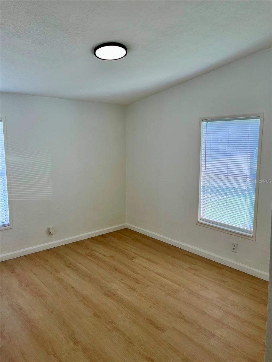 109 3rd St Property Photo 15