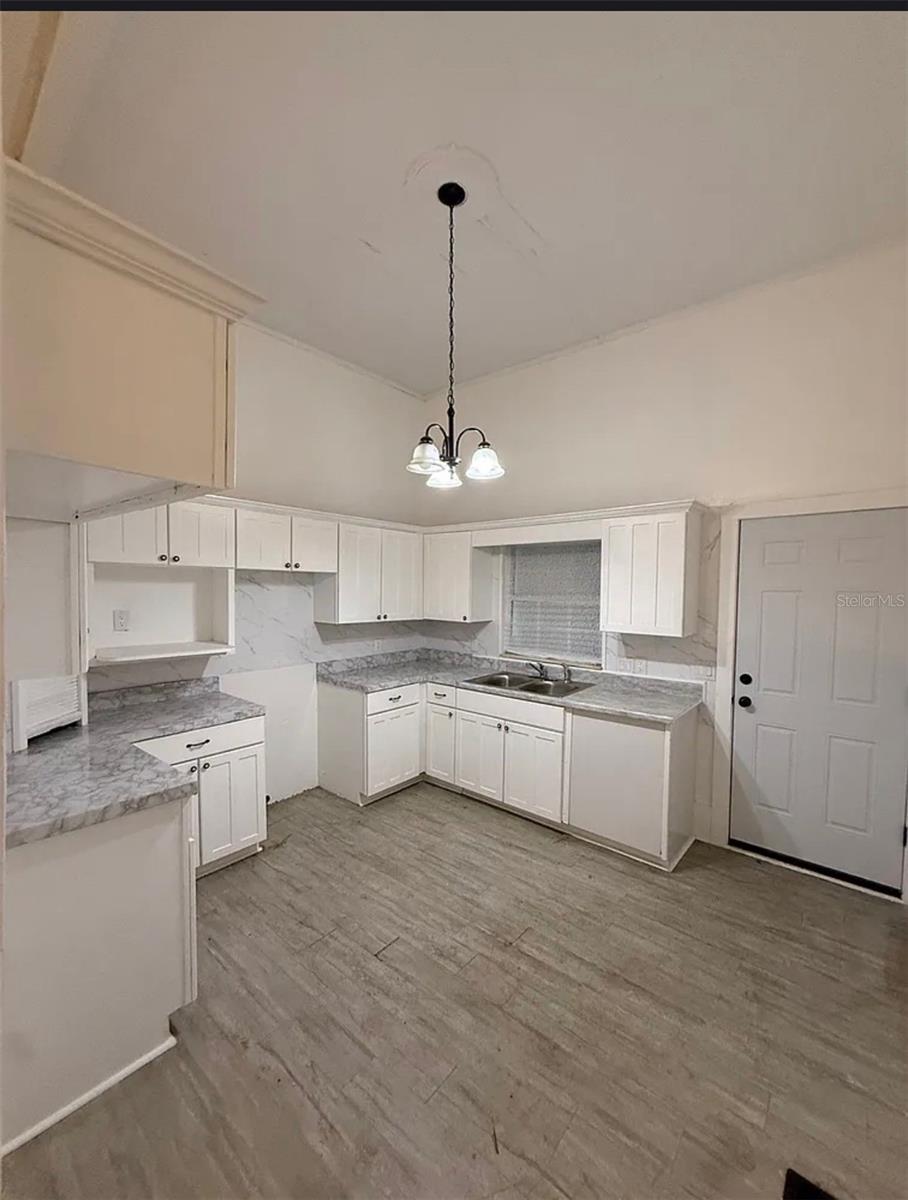 520 S Broadway Ave Property Photo 31