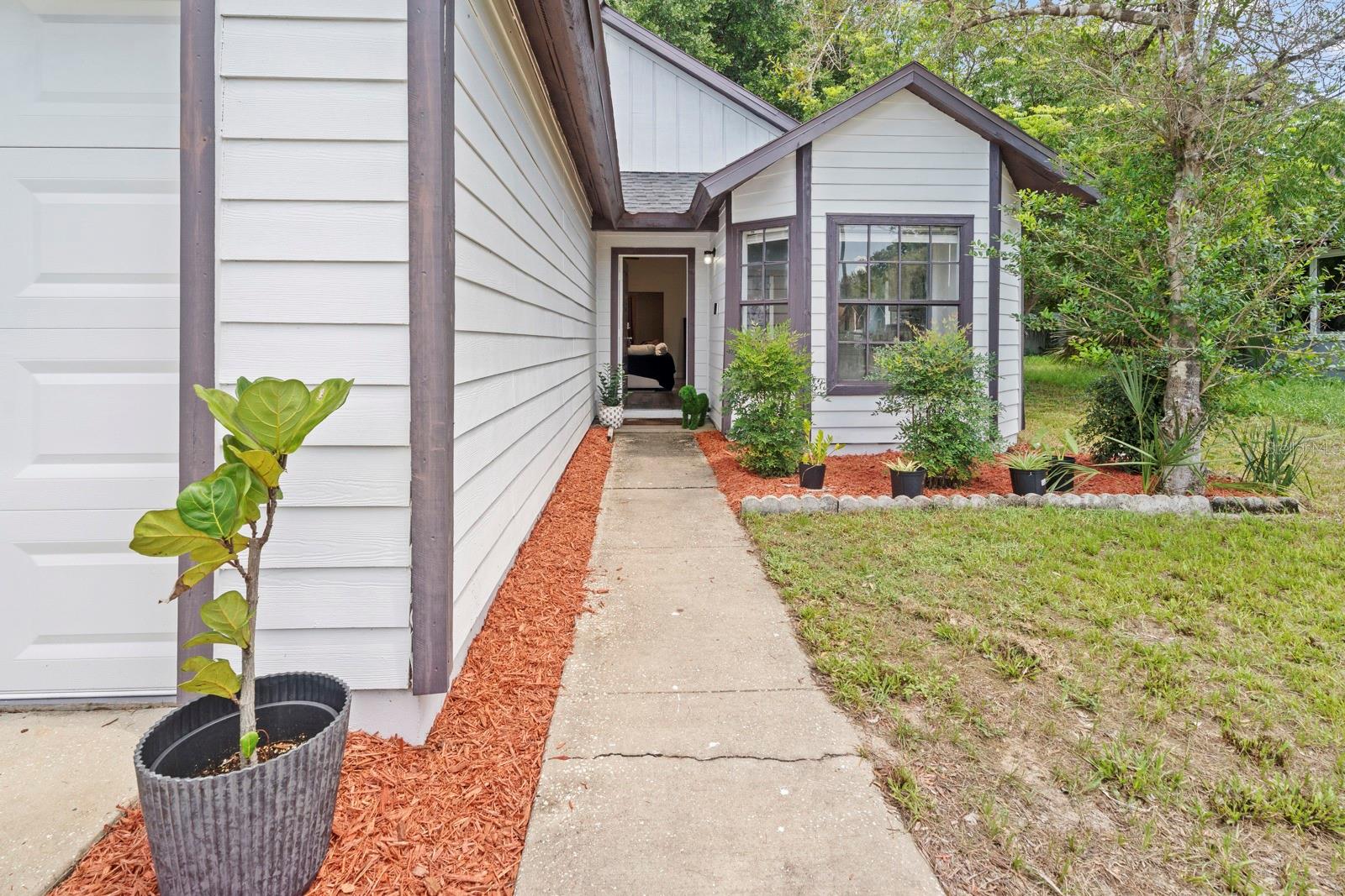 555 Swallow Ct Property Photo 4
