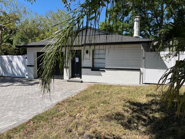 1256 S BUMBY AVE Property Photo 1