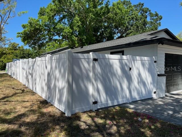 1256 S Bumby Ave Property Photo 3