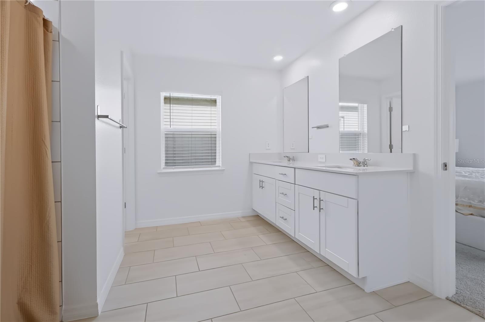 13421 New Jade Ave Property Photo 28