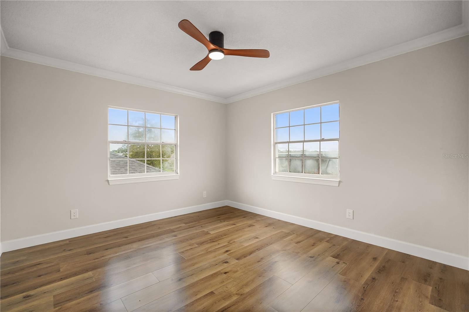 2186 Countryside Cir N Property Photo 19