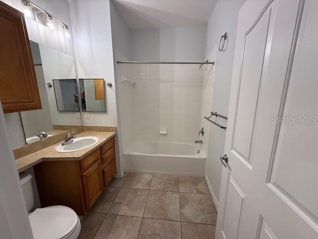 6151 Metrowest Blvd #103 Property Photo 4