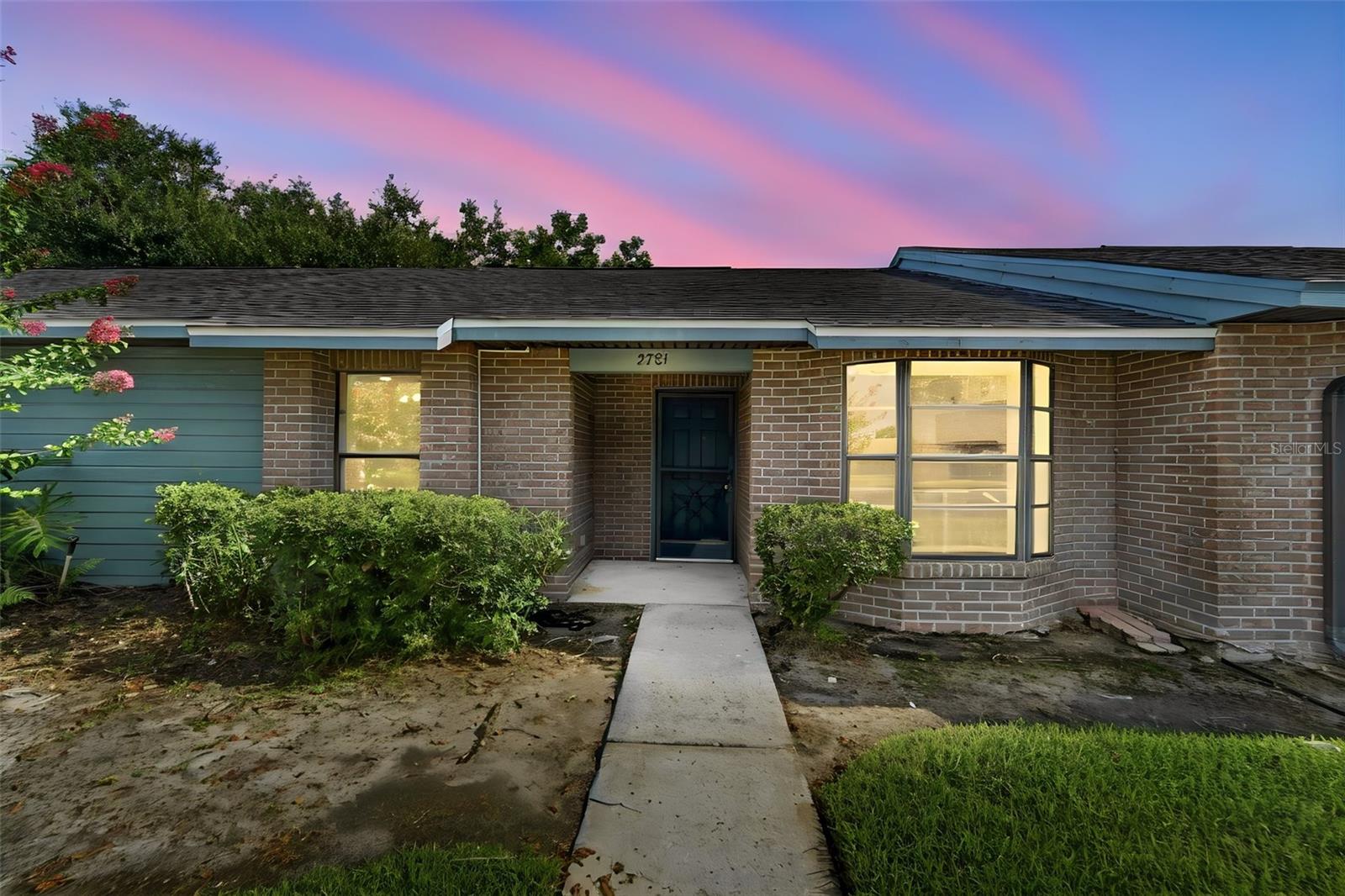 2781 KING OAK CIR