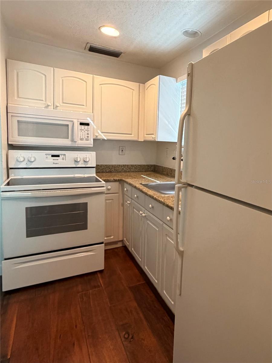 415 Celebration Ave #b Property Photo 5