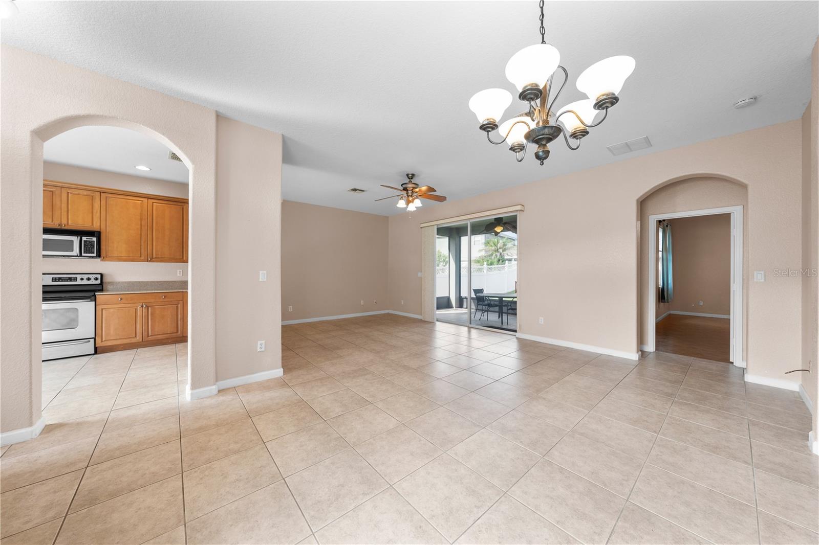 2975 White Cedar Cir Property Photo 4
