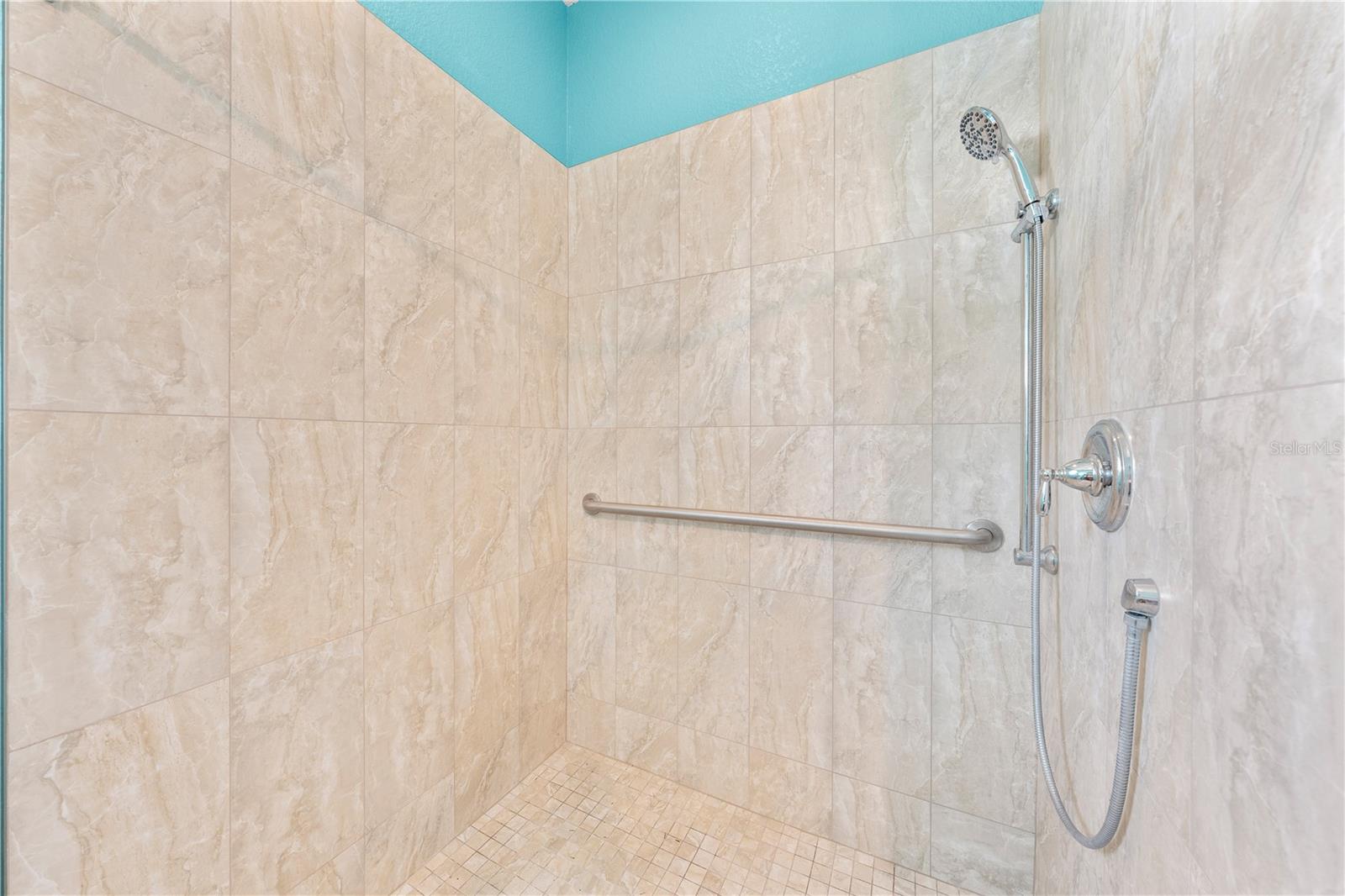 2975 White Cedar Cir Property Photo 22