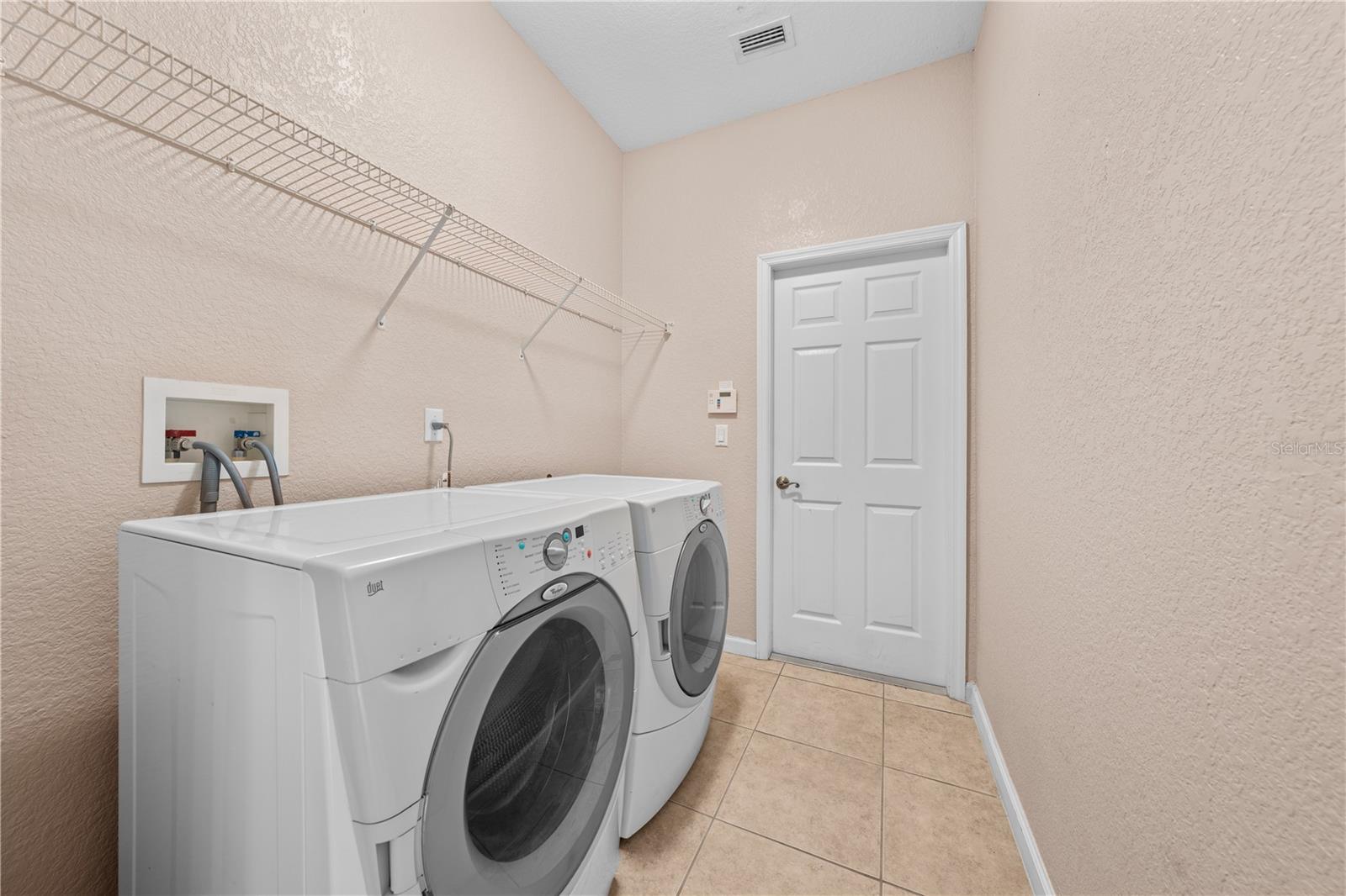 2975 White Cedar Cir Property Photo 32