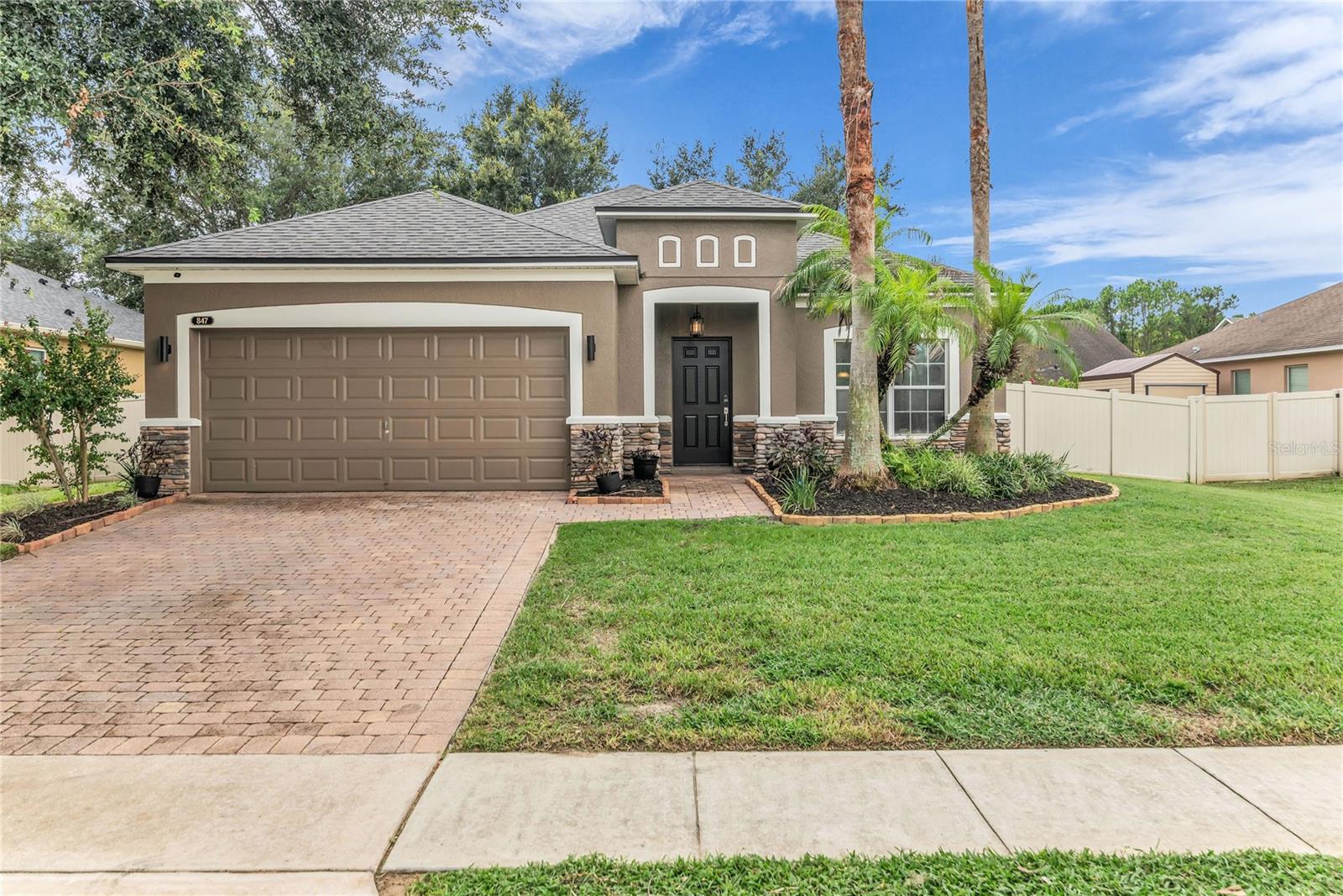 847 Ayden Oak Ln Property Photo 4