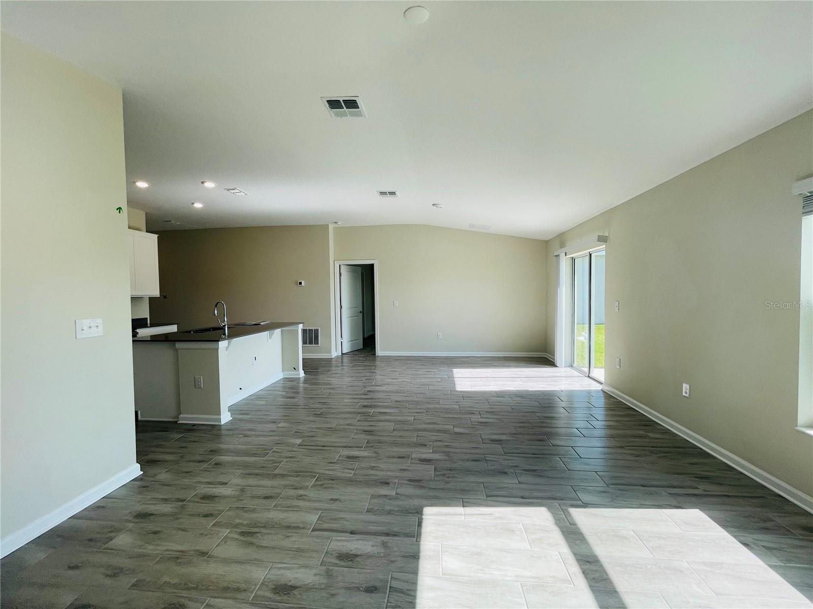 1411 Lassen St Property Photo 10