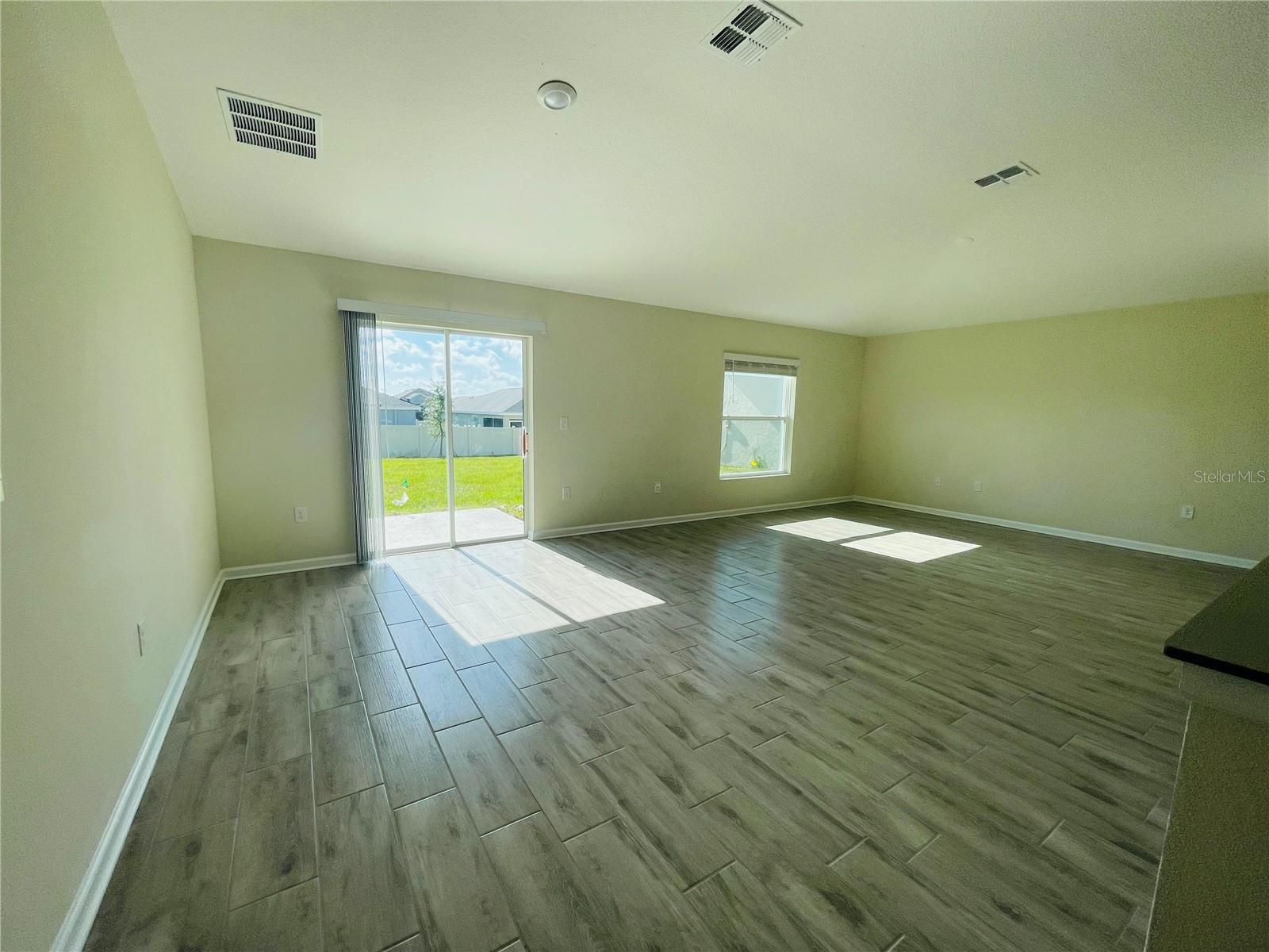 1411 Lassen St Property Photo 11