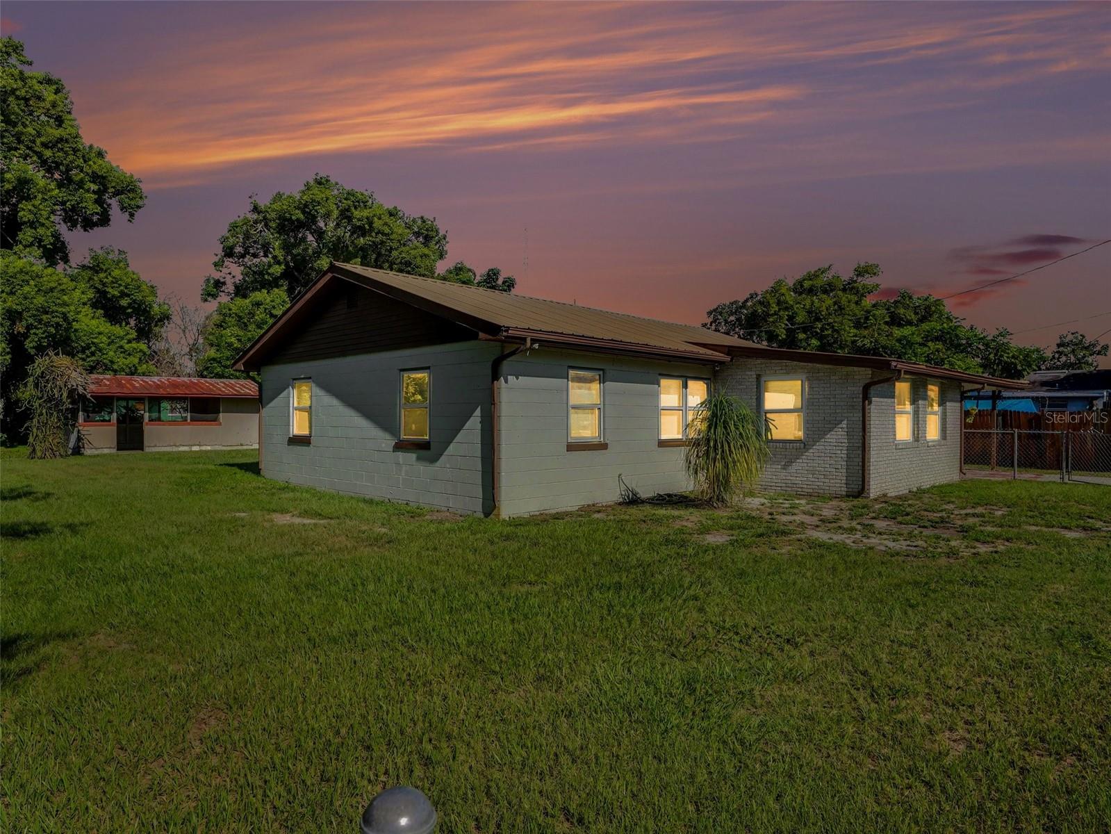 306 Florida Dr Property Photo 3