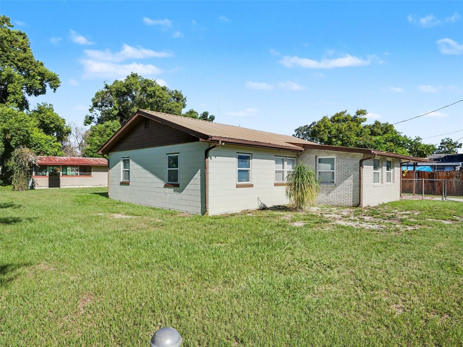 306 Florida Dr Property Photo 4