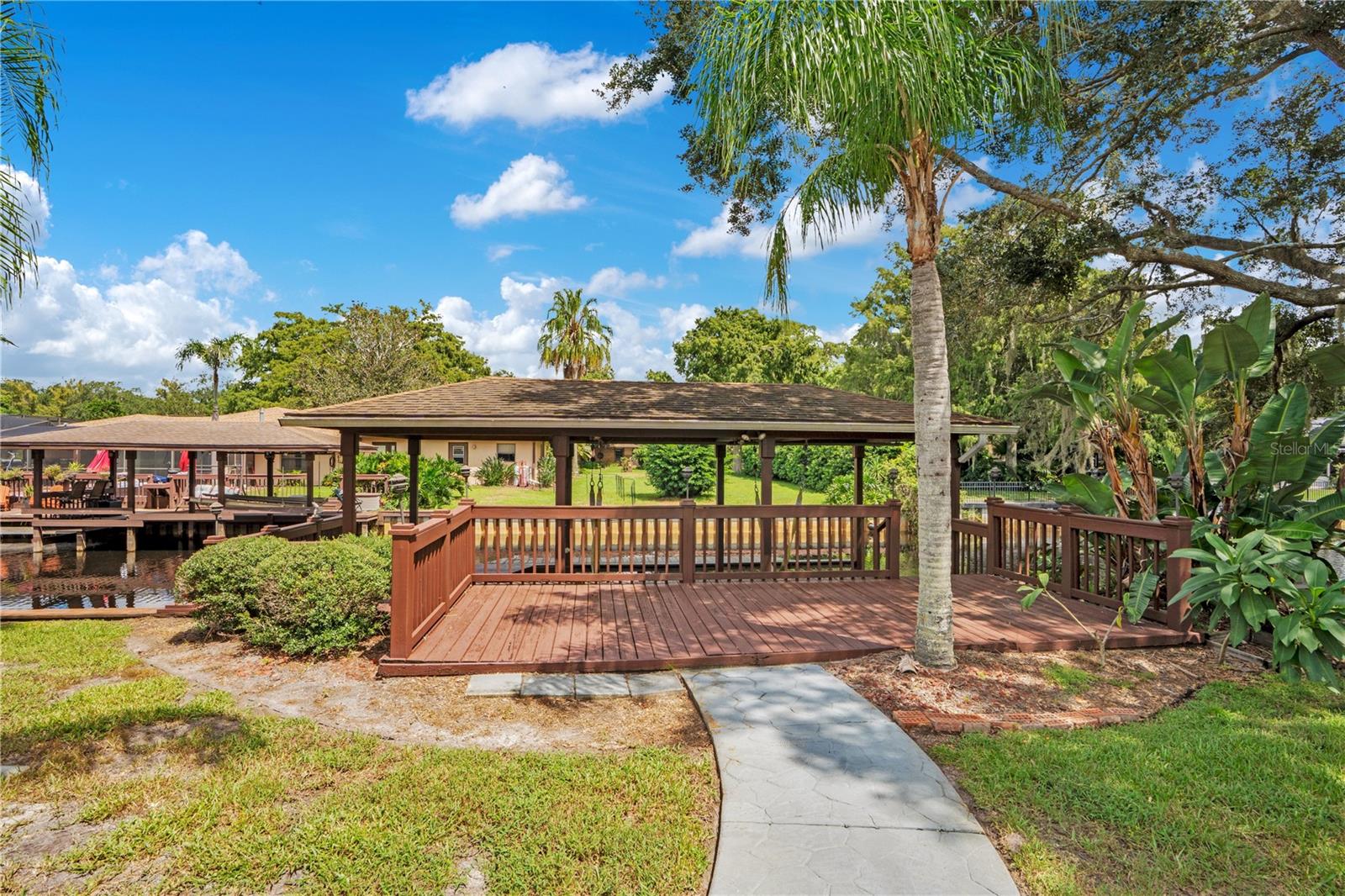 5365 Shady Oak Cir Property Photo 3