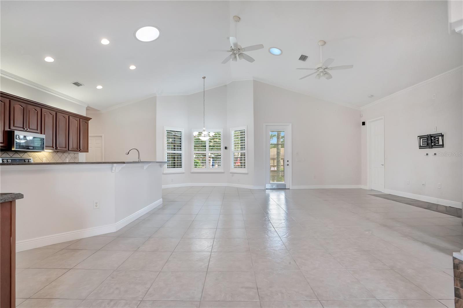 5365 Shady Oak Cir Property Photo 8