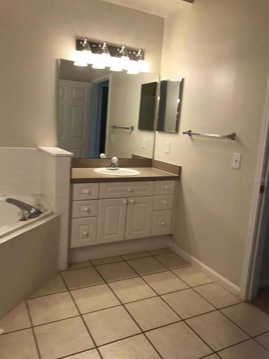 239 Longview Ave #201 Property Photo 2