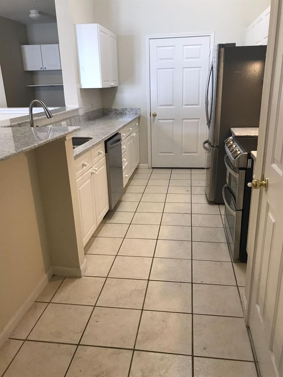 239 Longview Ave #201 Property Photo 4