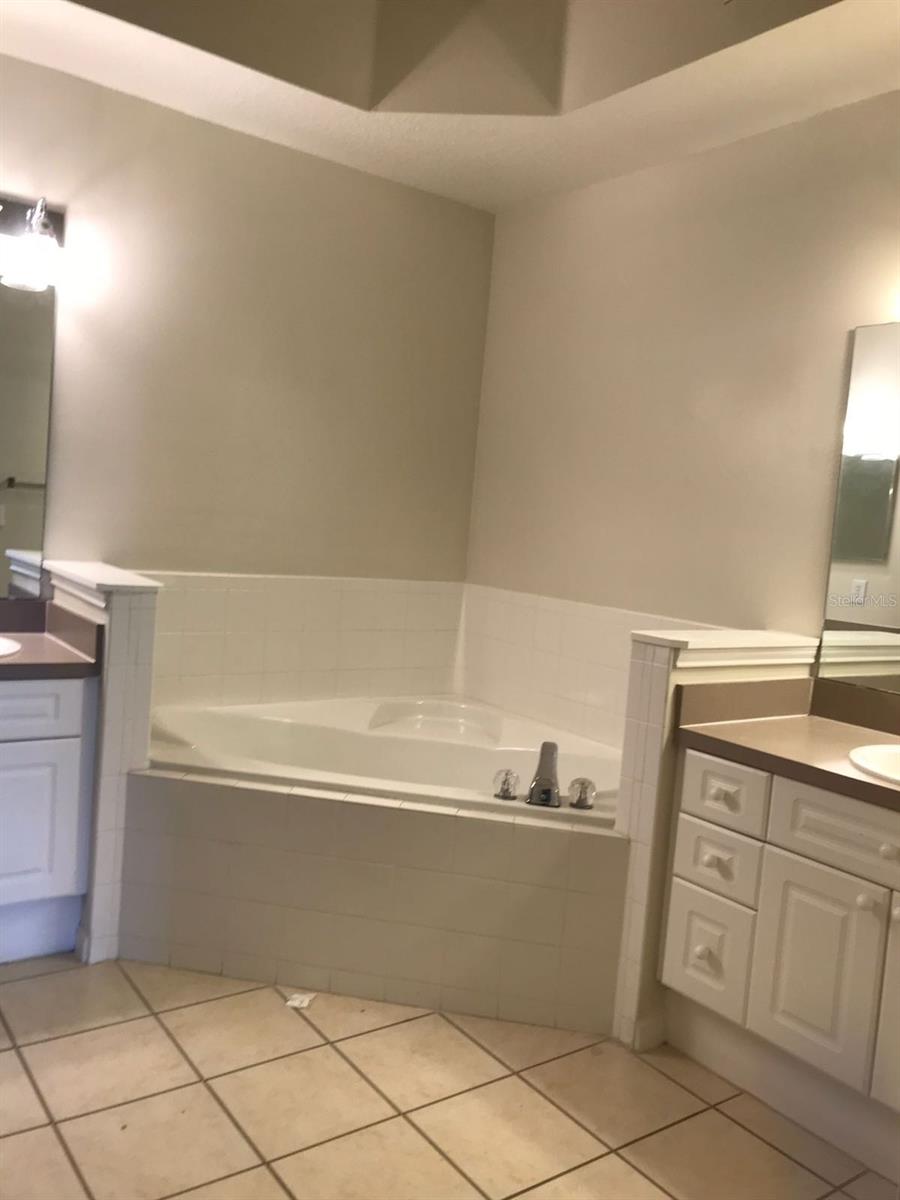 239 Longview Ave #201 Property Photo 9