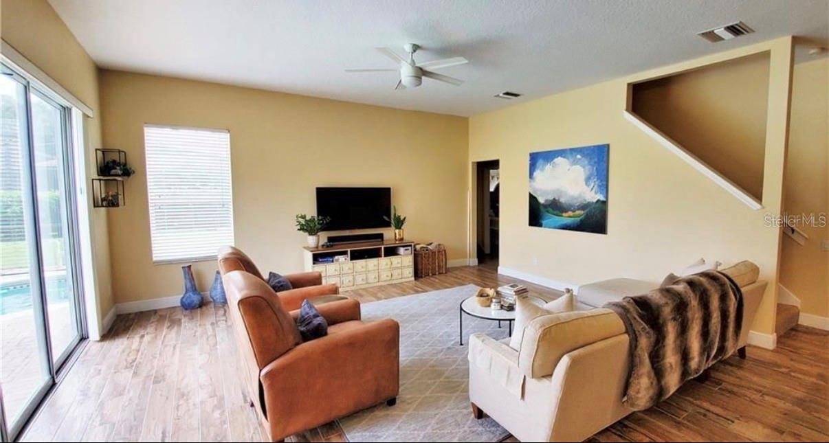 10914 Ledgement Ln Property Photo 10