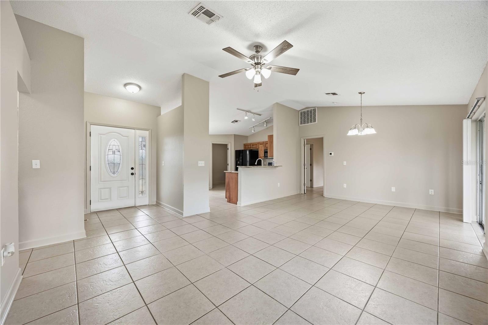 931 Oxford Way Property Photo 6