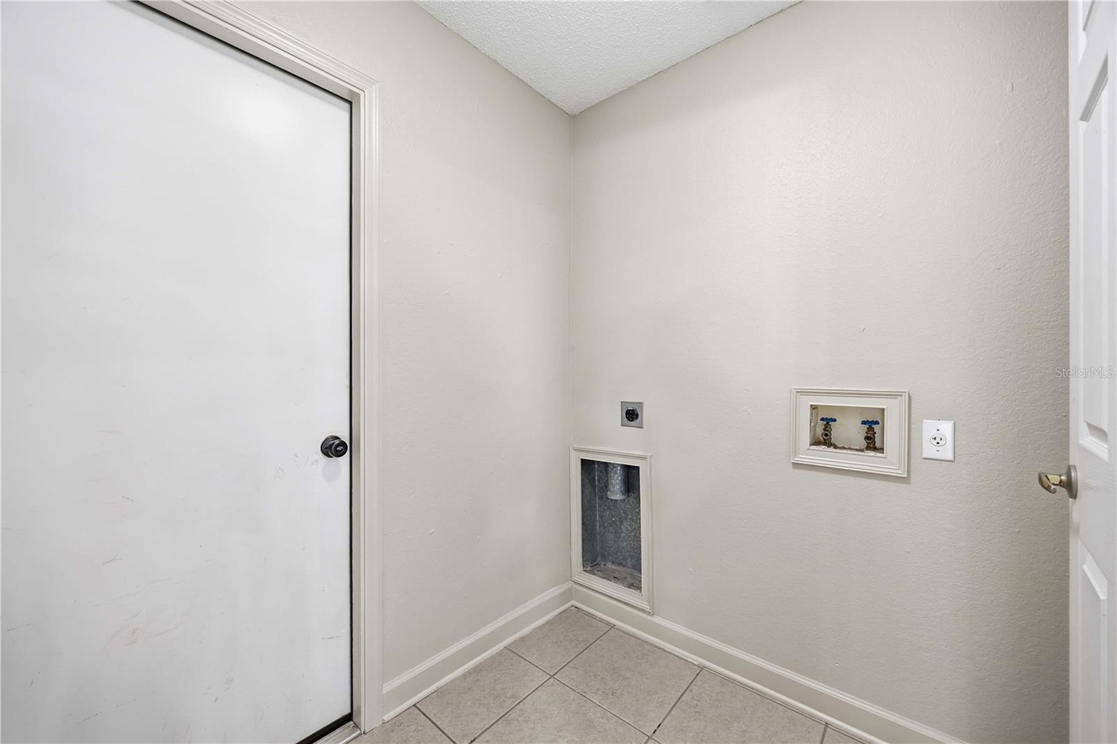 931 Oxford Way Property Photo 31