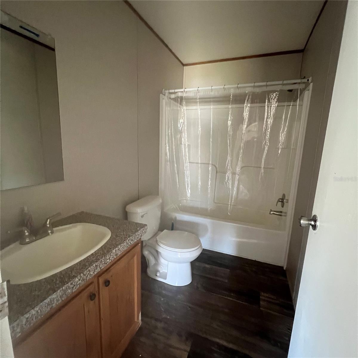 9295 Richmond Rd Property Photo 6