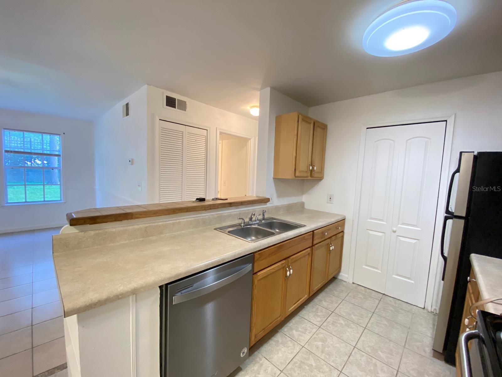 6166 Westgate Dr #103 Property Photo 5