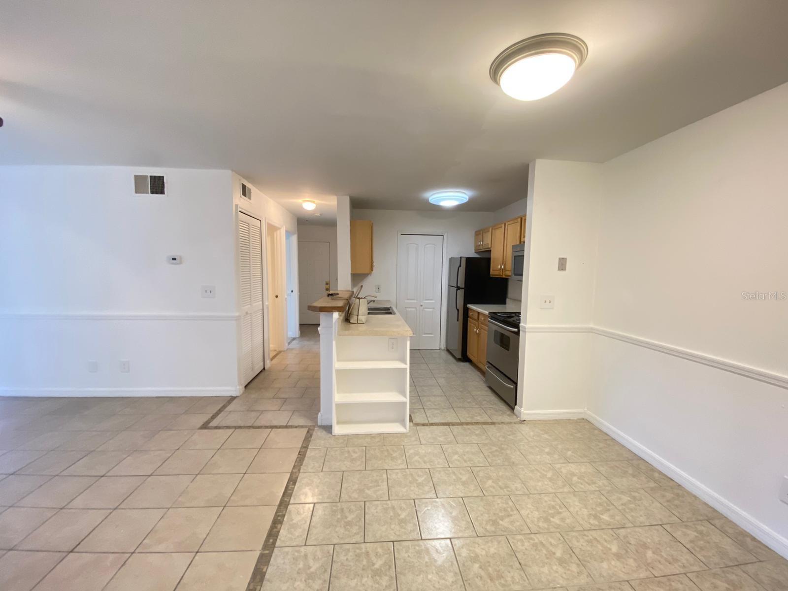 6166 Westgate Dr #103 Property Photo 8