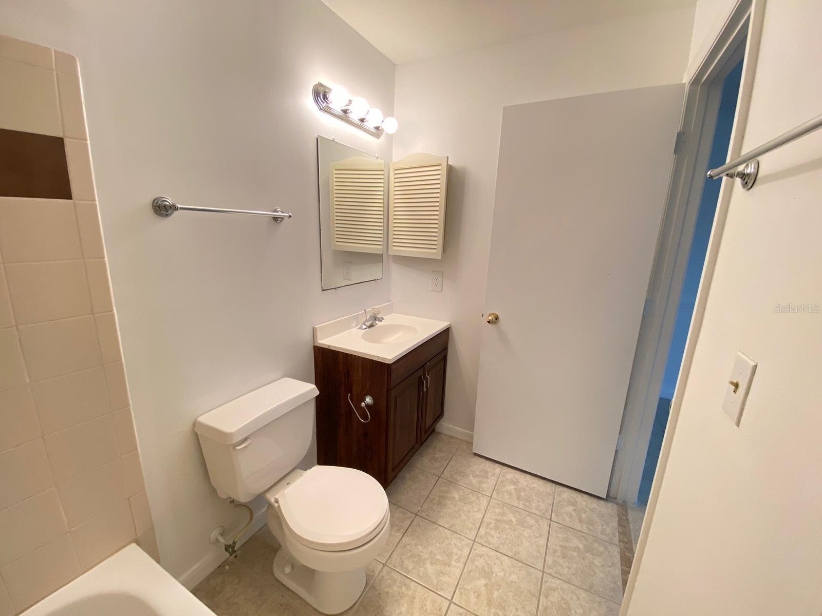 6166 Westgate Dr #103 Property Photo 16