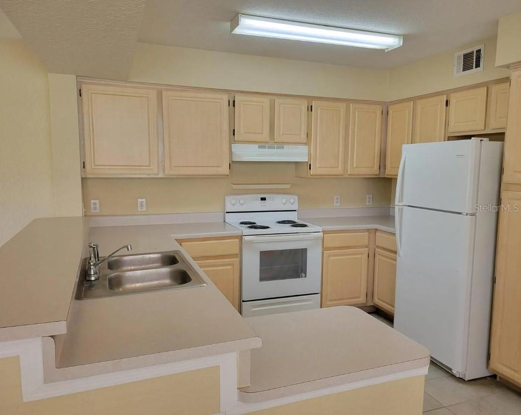 14037 Fairway Island Dr #211 Property Photo 7