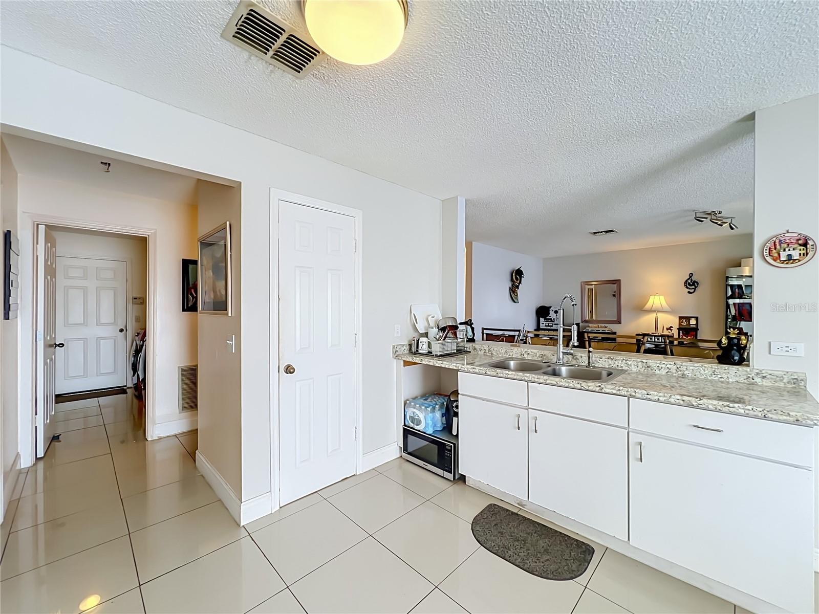 12900 Los Alamitos Ct Property Photo 33