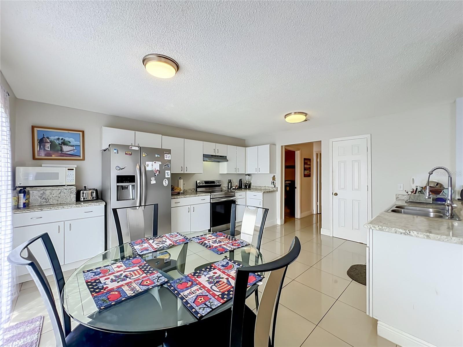 12900 Los Alamitos Ct Property Photo 39