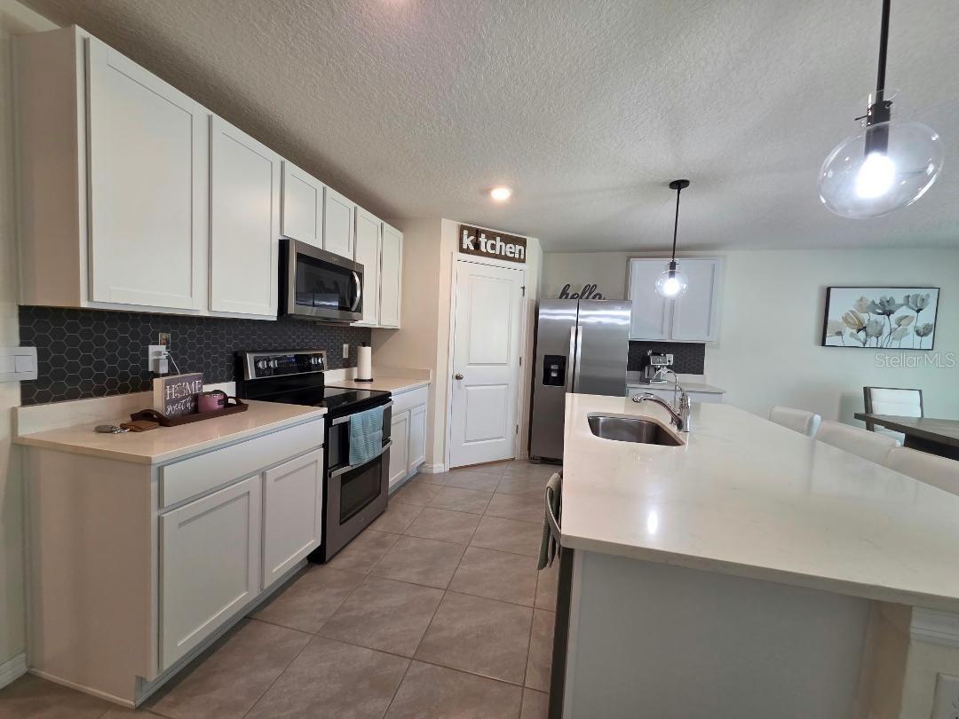 4446 Bayridge Ct Property Photo 4