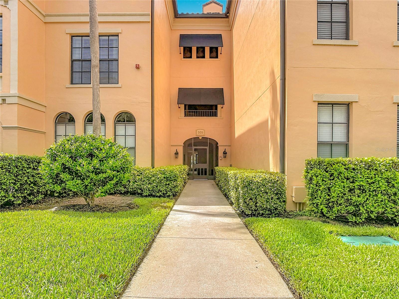 509 Mirasol Cir #302 Property Photo 1