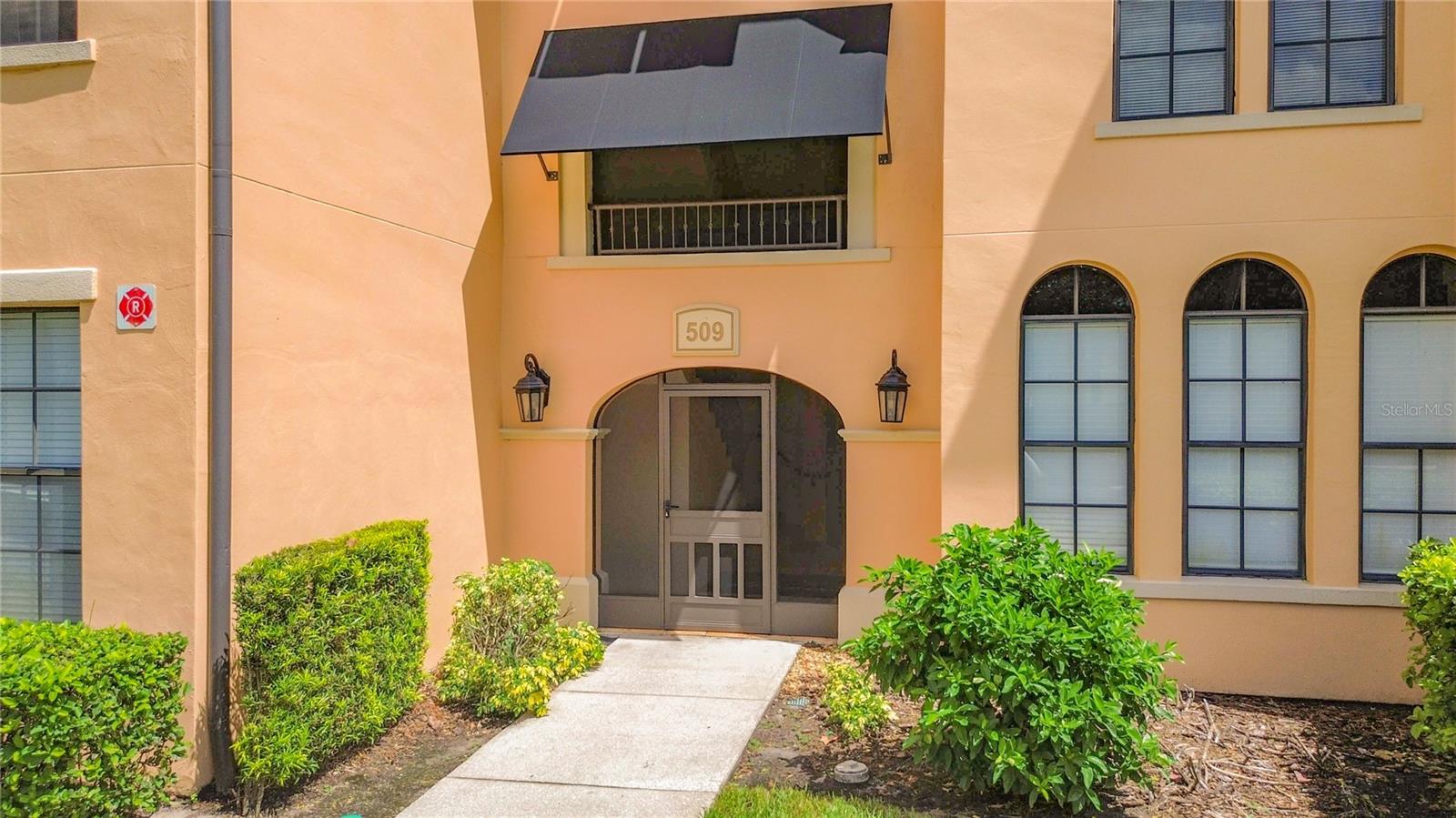 509 Mirasol Cir #302 Property Photo 2
