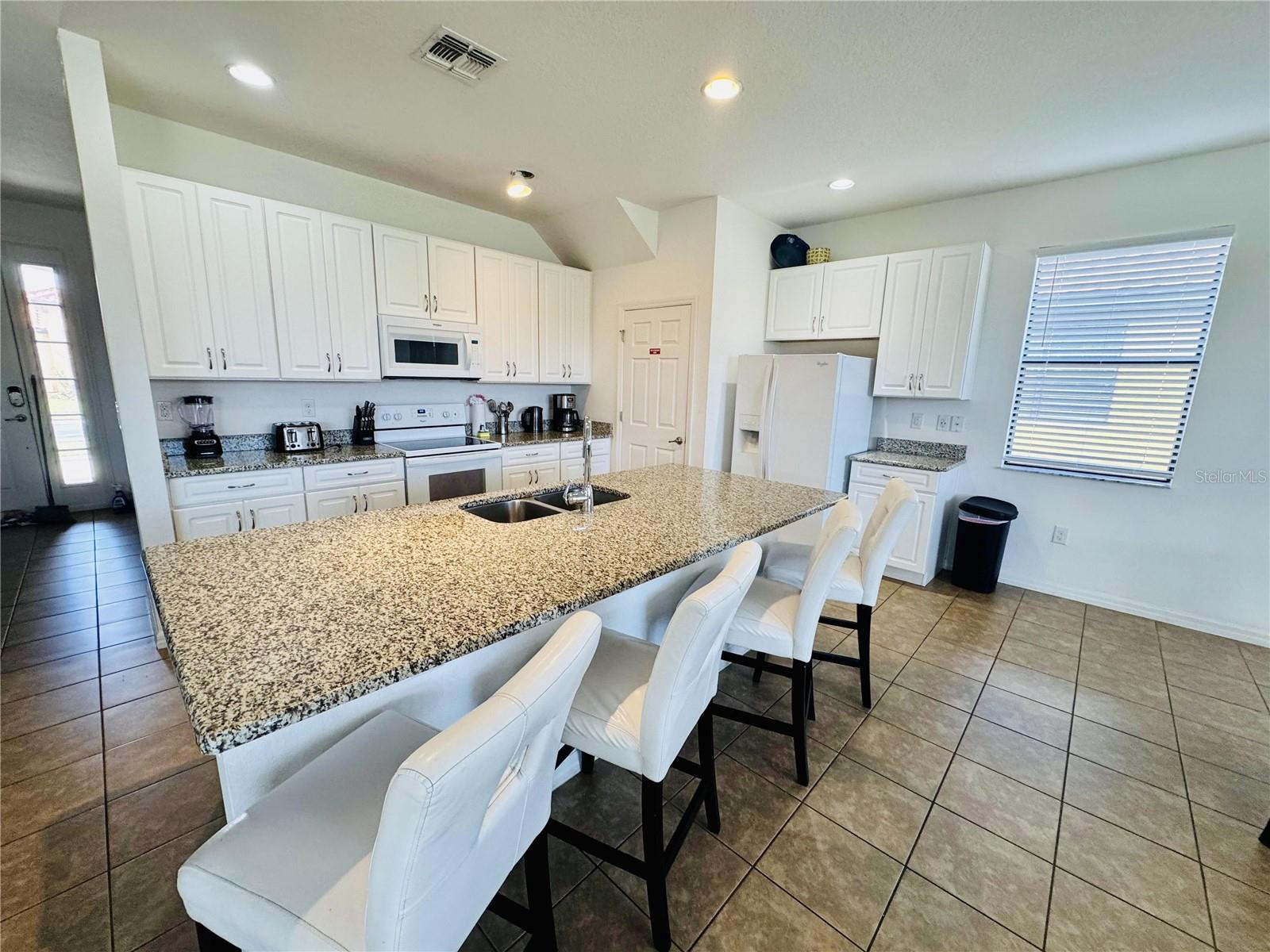 2586 Rosemont Cir Property Photo 5