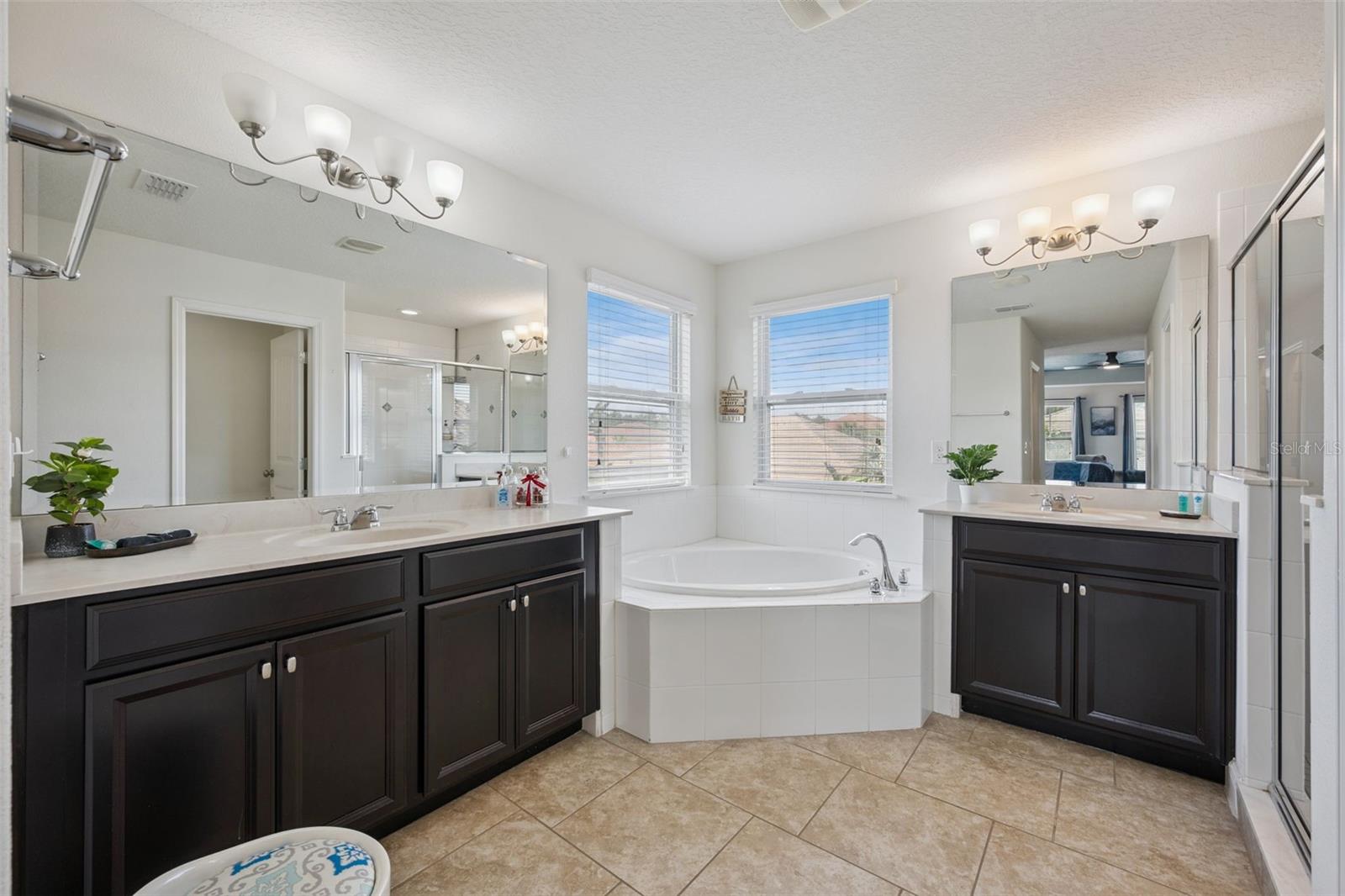 4136 Oaktree Dr Property Photo 17