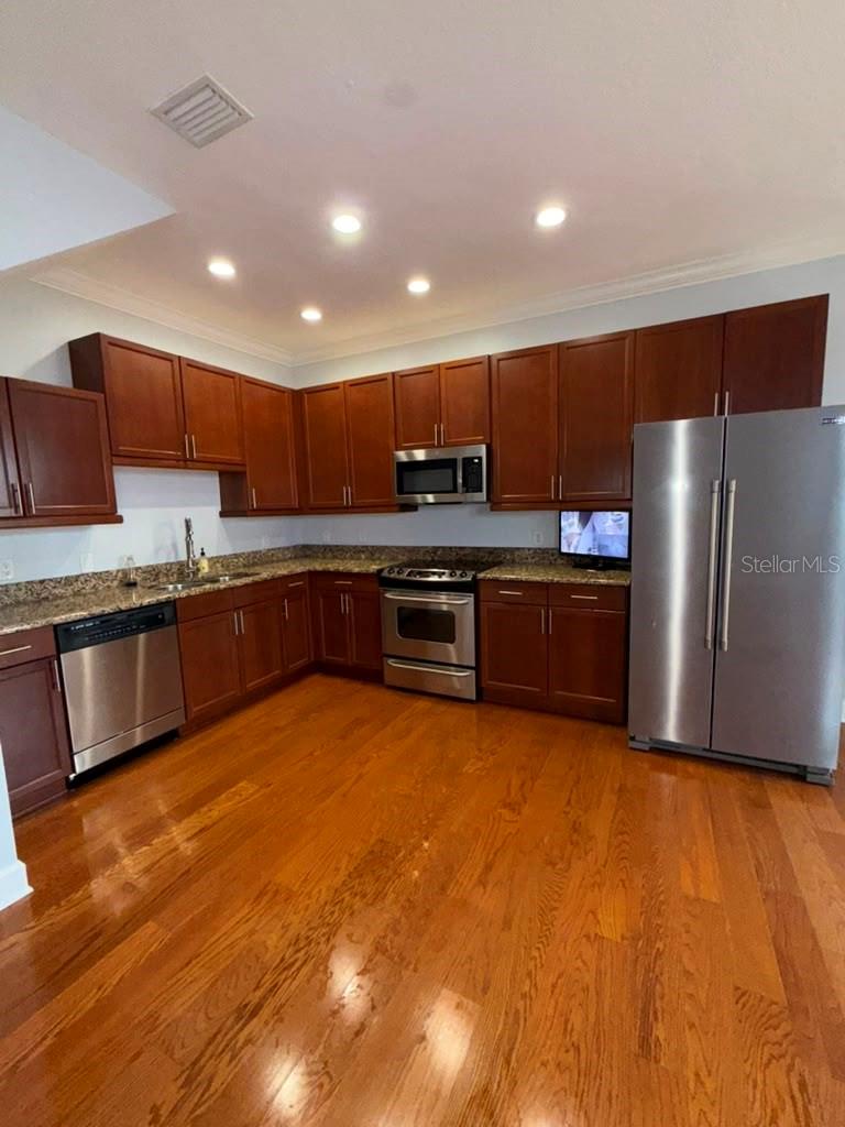 113 S Packwood Ave #b Property Photo 7