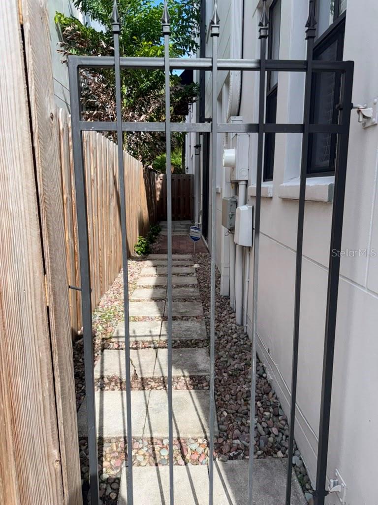 113 S Packwood Ave #b Property Photo 36
